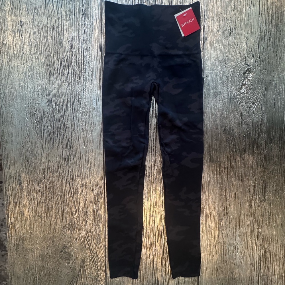 (NWT) Spanx Look At Me Now Camo Legging XS - Picture 6 of 9